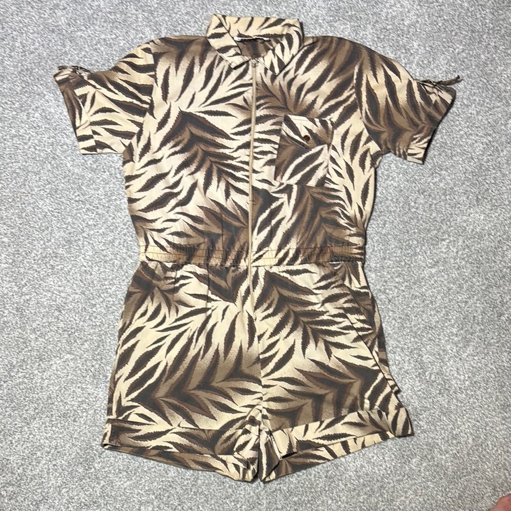 Vintage Y2K Aminal print safari utility romper zip up short sleeve zebra tiger M